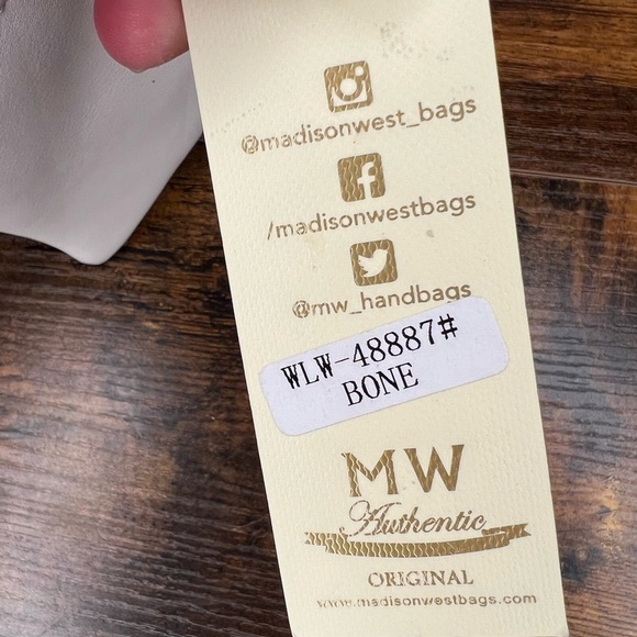 Madison West Mirror Mirror Coin Purse White & Gold Zippered - Picture 4 of 7